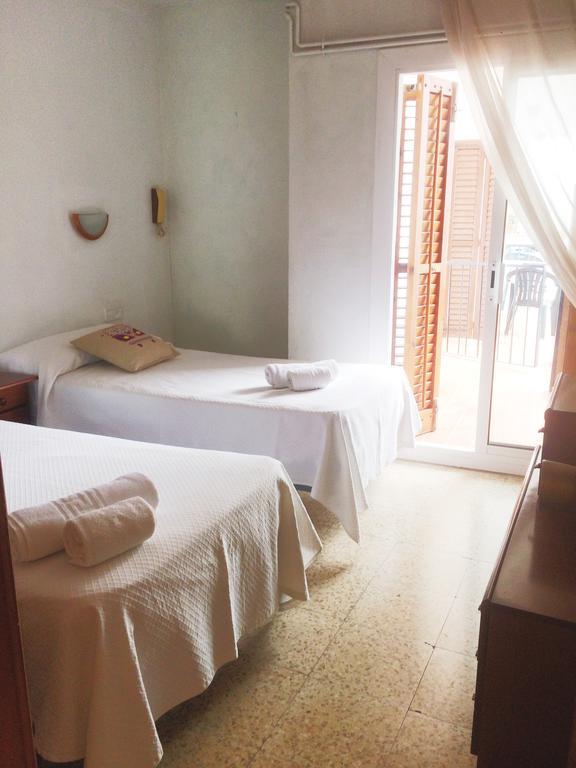 Hostal La Marina Platja d'Aro Esterno foto