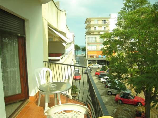 Hostal La Marina Platja d'Aro Esterno foto