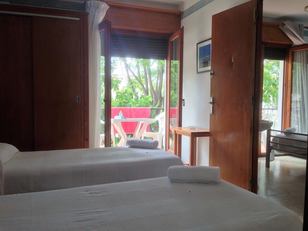 Hostal La Marina Platja d'Aro Esterno foto