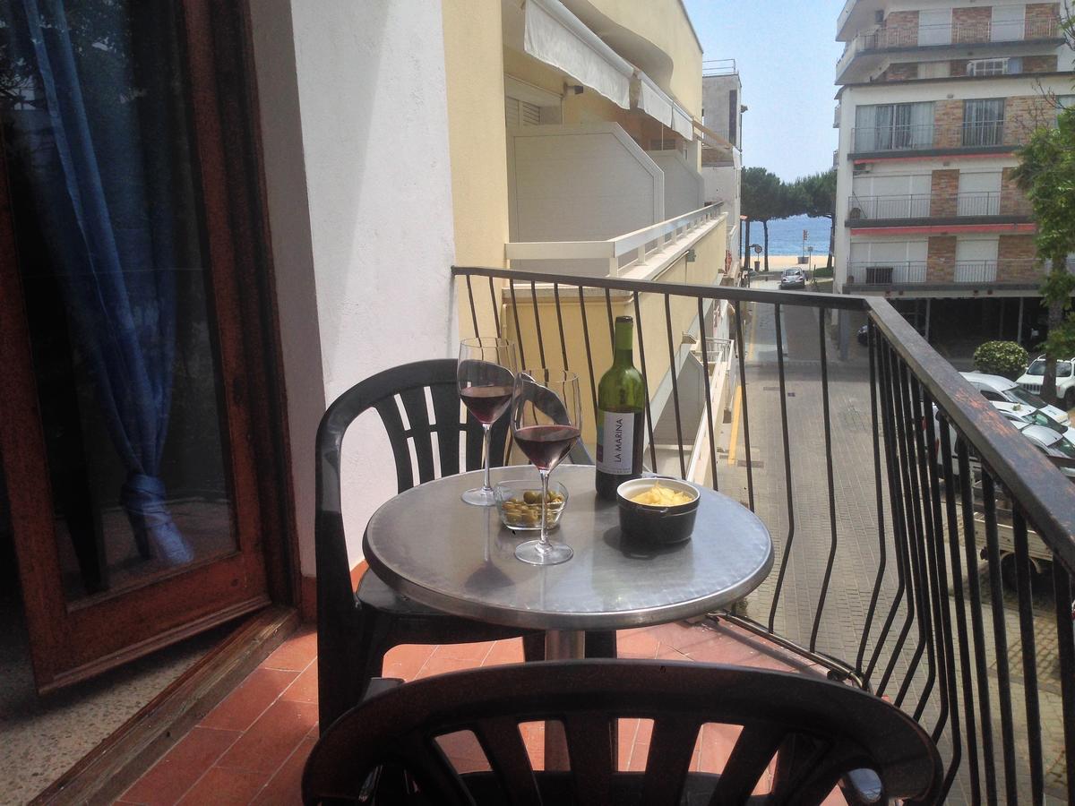 Hostal La Marina Platja d'Aro Esterno foto